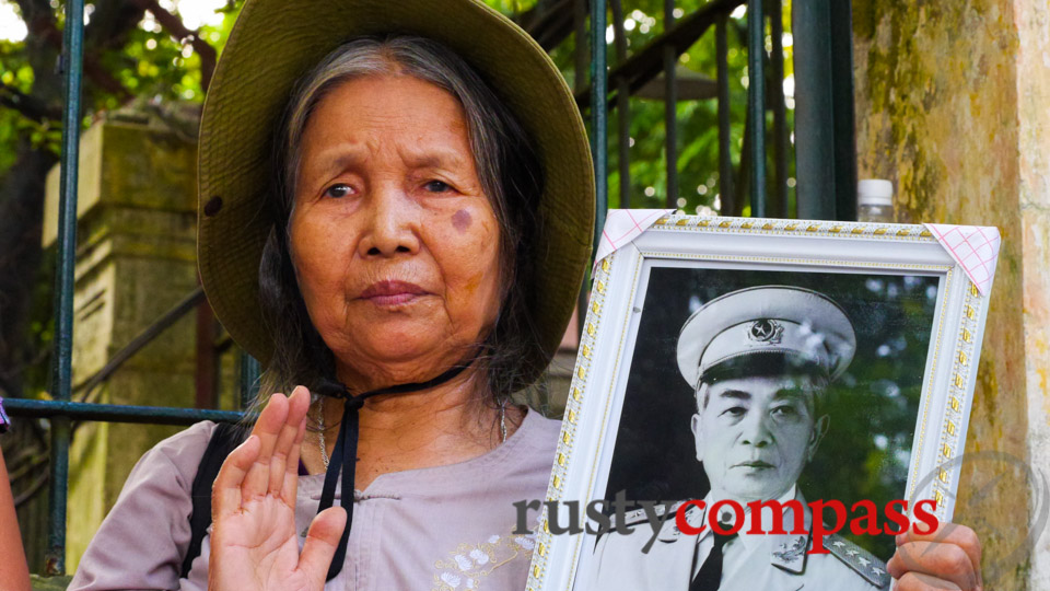 Mourning General Giap, Hanoi